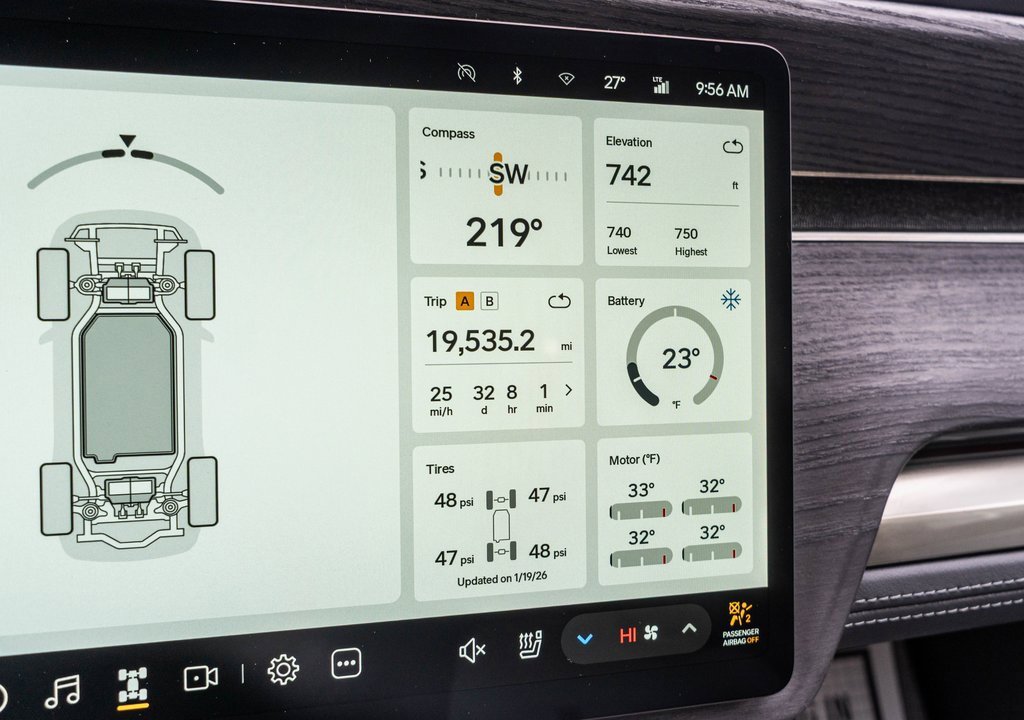 Used 2024 Rivian R1S Adventure image 23