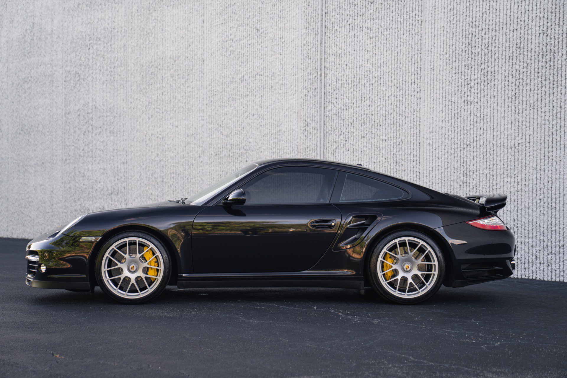 Used 2012 Porsche 911 4 Coupe AWD/4WD image 3