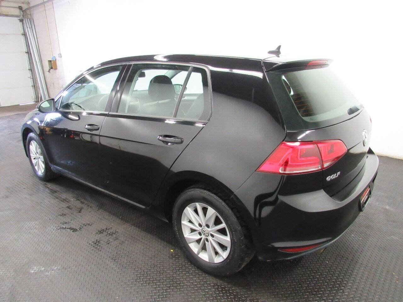 Used 2015 Volkswagen Golf S image 5