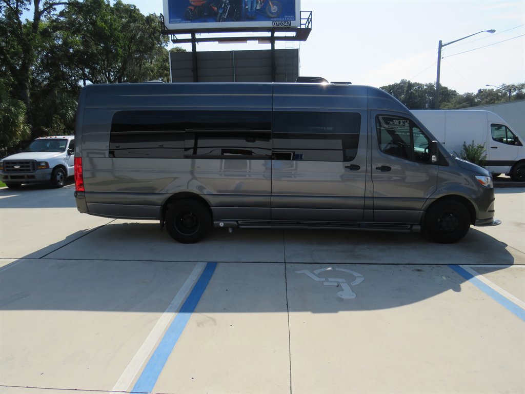 Used 2022 Mercedes-Benz Sprinter 4500 w/ Parking Package image 25