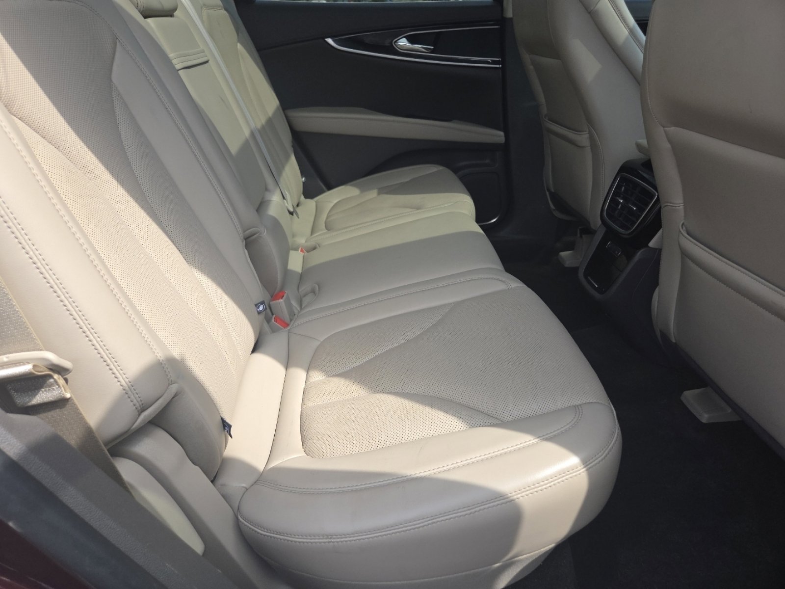 Used 2023 Lincoln Nautilus Reserve image 23