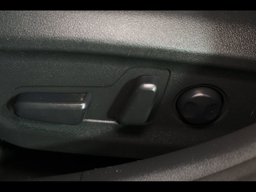Used 2020 Hyundai Elantra Limited w/ Ultimate Package 03 FWD image 17