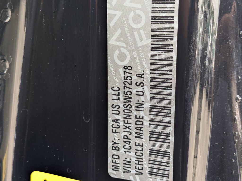 Used 2025 Jeep Wrangler Unlimited Rubicon AWD/4WD image 31