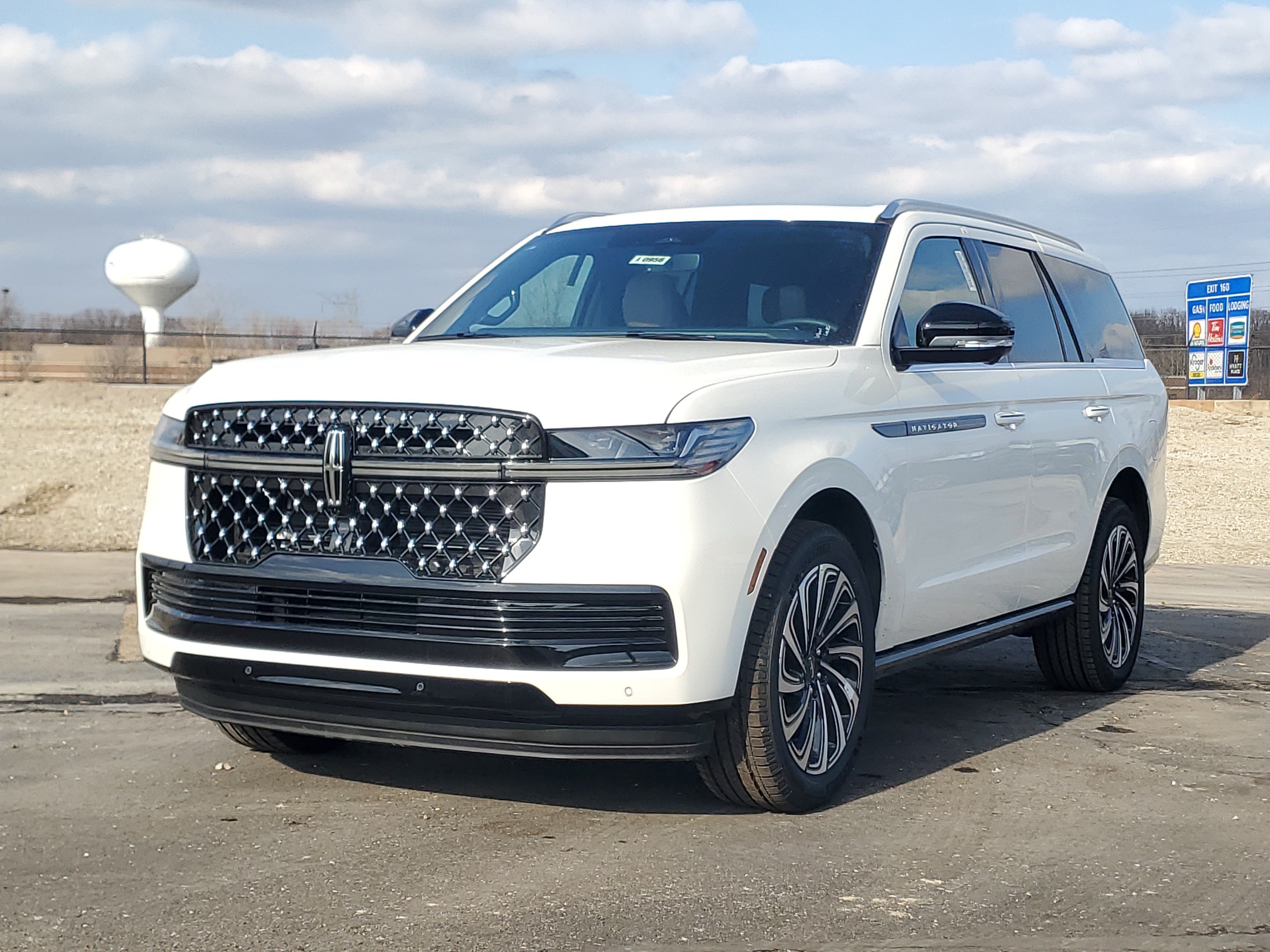 New 2026 Lincoln Navigator Black Label AWD/4WD image 2