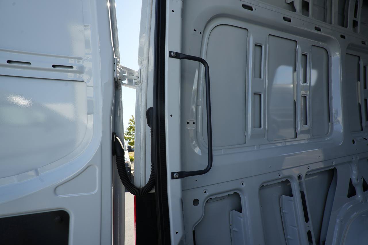 New 2025 Mercedes-Benz eSprinter 170 Cargo image 9