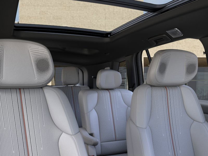 New 2026 Cadillac Vistiq Luxury image 24