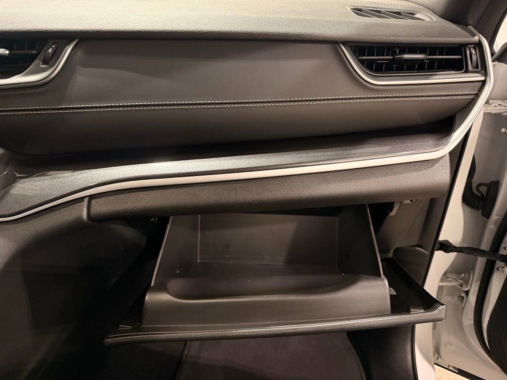 Used 2022 Jeep Grand Cherokee L Laredo image 31