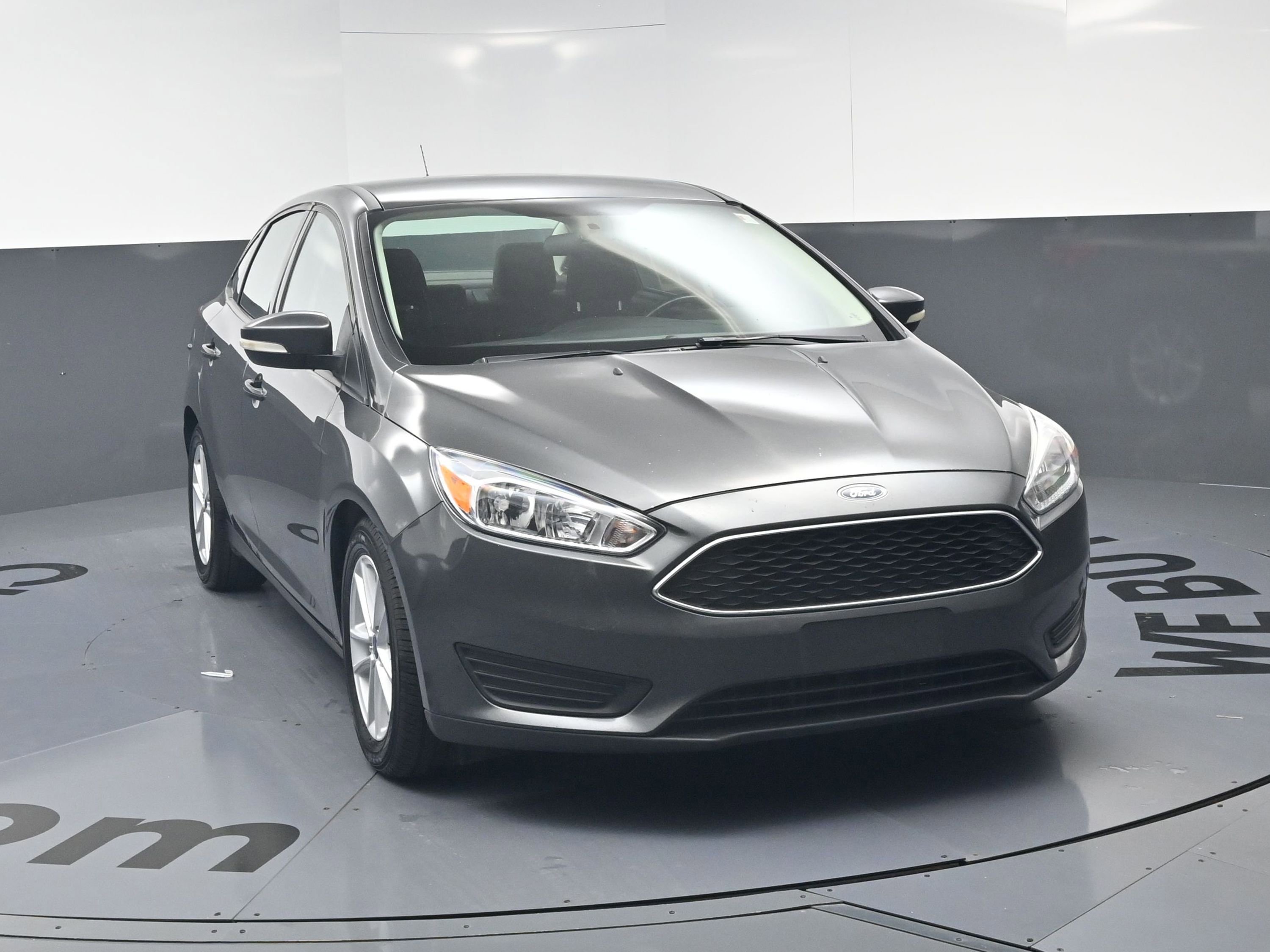 Used 2018 Ford Focus SE w/ Cold Weather Package FWD image 3