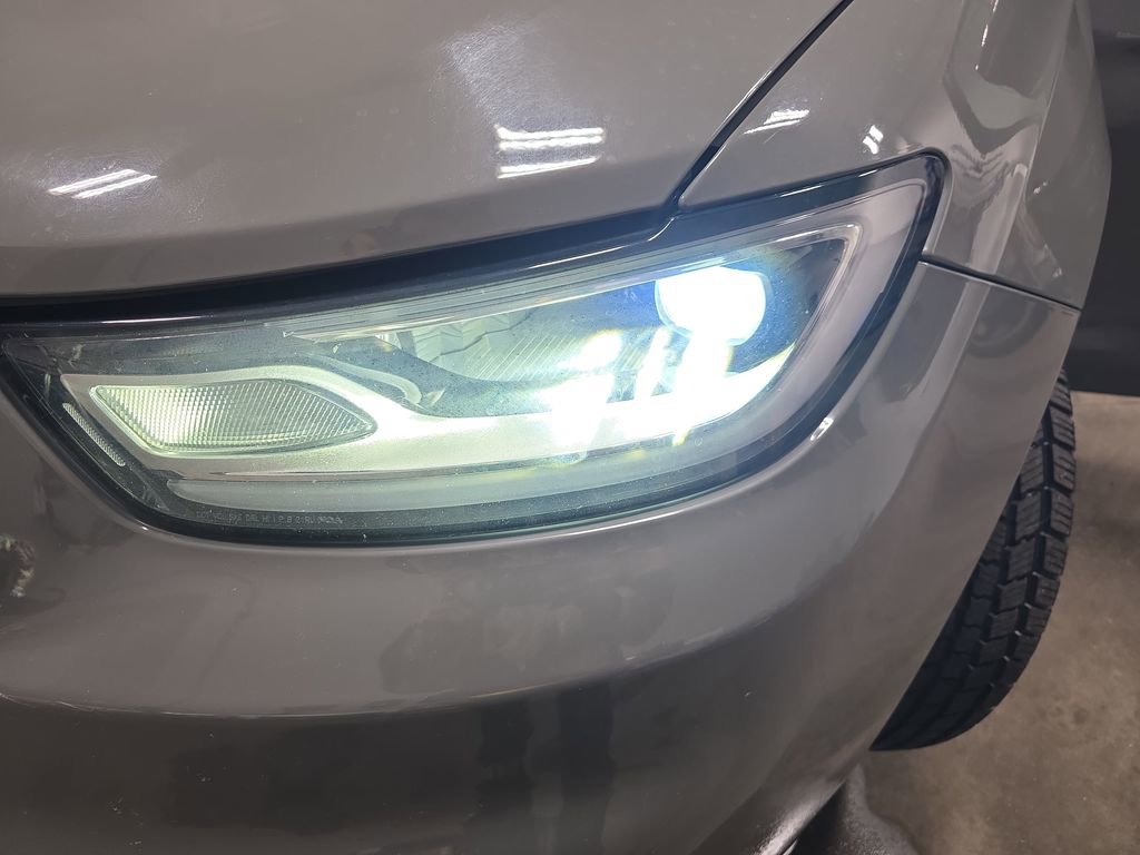 Used 2023 Chrysler Pacifica Touring-L image 32