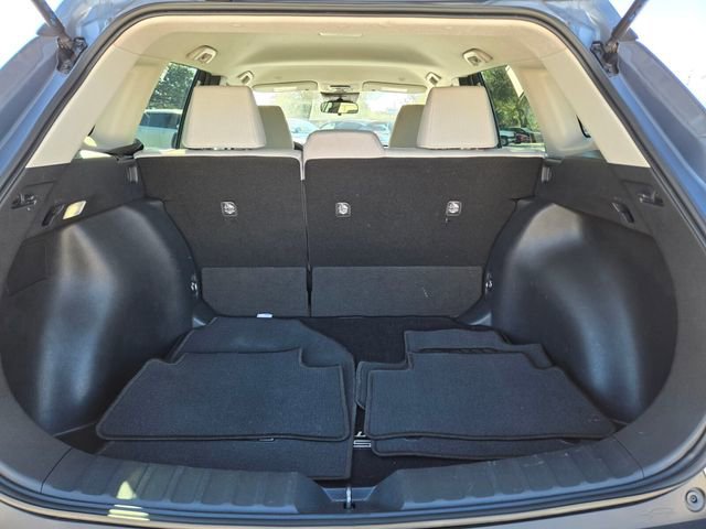 Used 2024 Toyota Corolla Cross L image 14