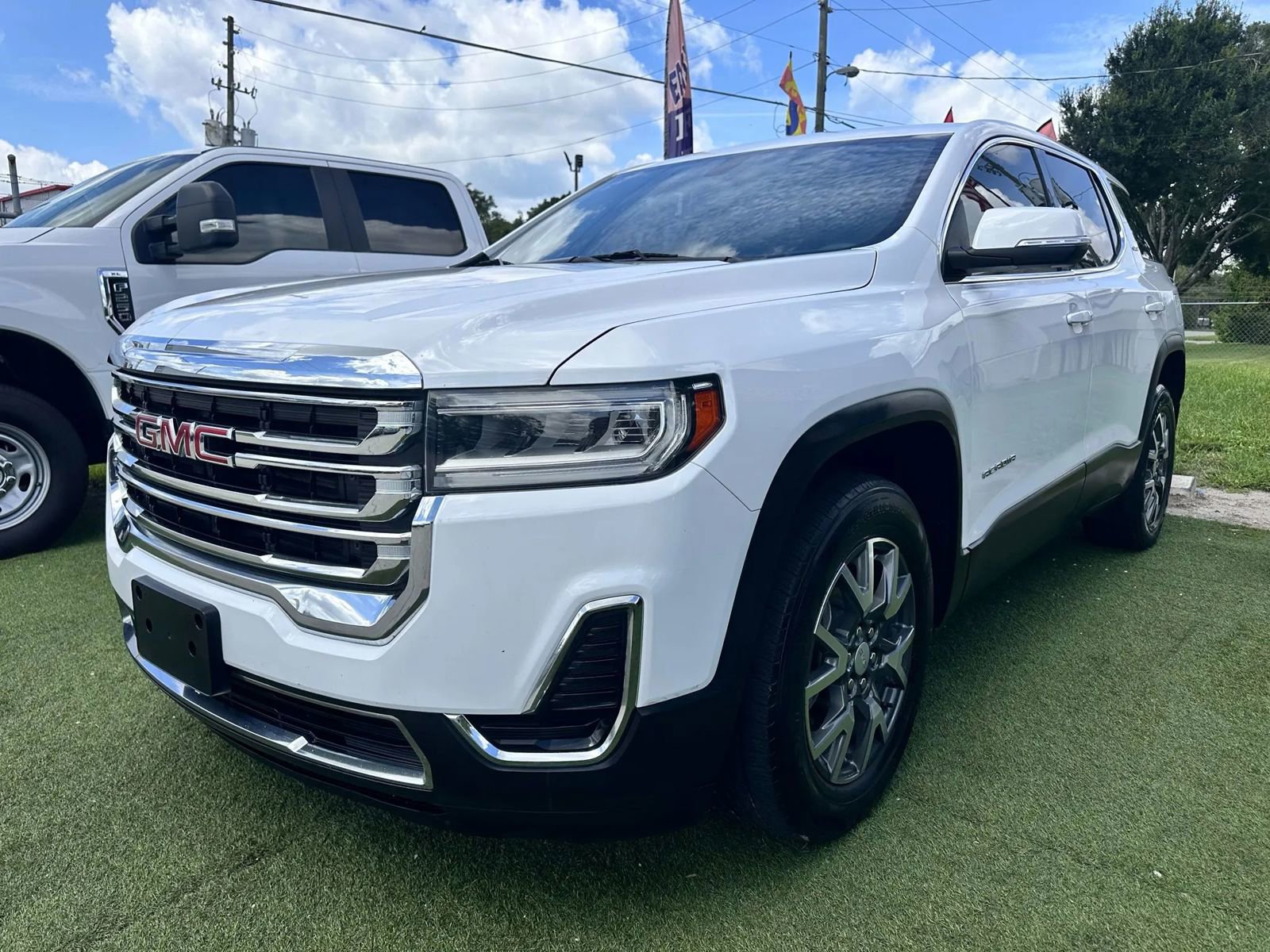 Used 2021 GMC Acadia SLE w/ LPO, Floor Liner Package image 2