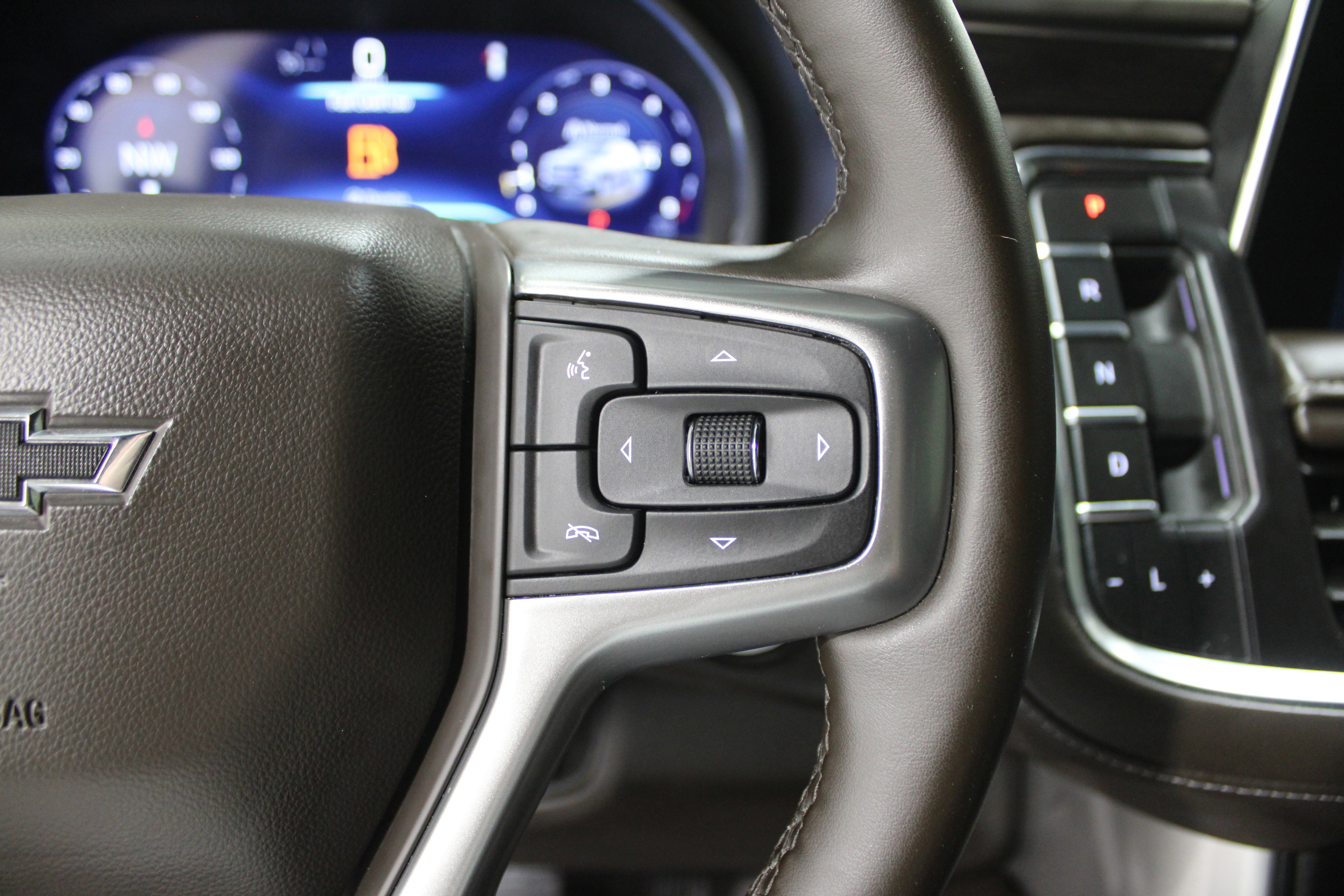 Used 2024 Chevrolet Suburban Z71 w/ Luxury Package image 12