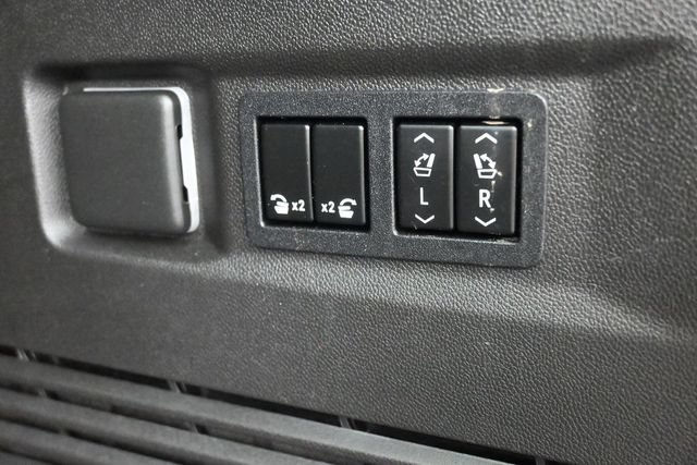 Used 2021 GMC Yukon SLT w/ SLT Luxury Plus Package RWD image 16