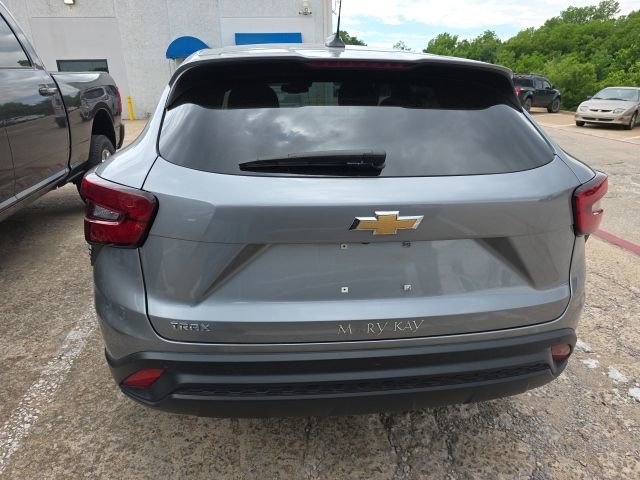 Used 2024 Chevrolet Trax LS w/ Driver Confidence Package FWD image 4