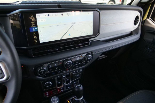 Used 2024 Jeep Wrangler Unlimited Sahara w/ Technology Group image 10