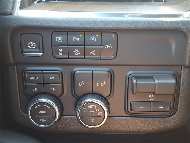 New 2026 Chevrolet Suburban High Country image 13