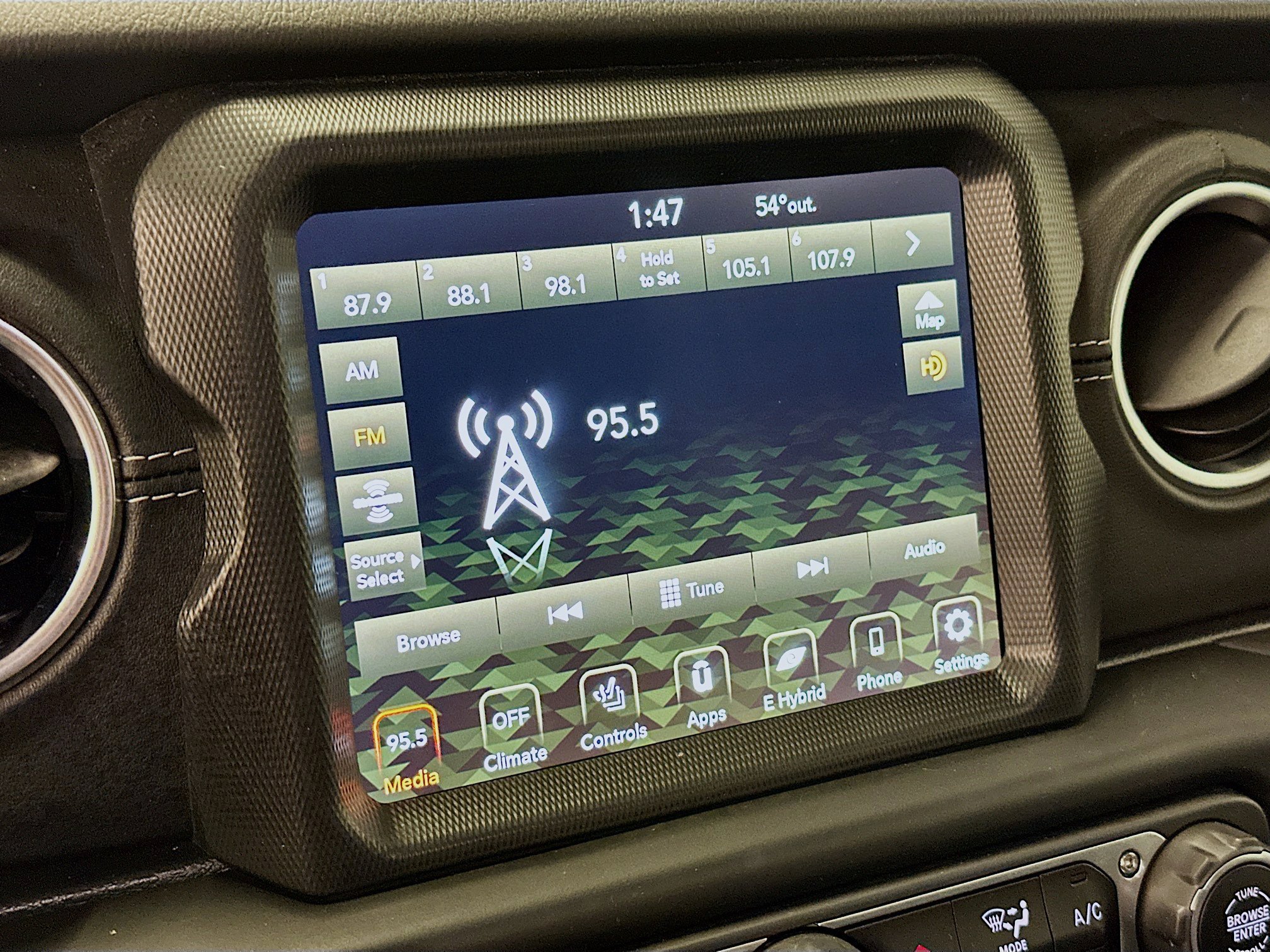 Used 2023 Jeep Wrangler Unlimited Sahara w/ Cold Weather Group AWD/4WD image 21