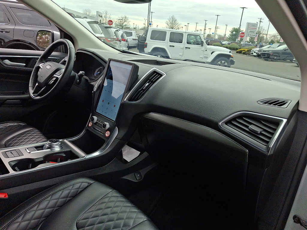 Used 2024 Ford Edge Titanium image 11