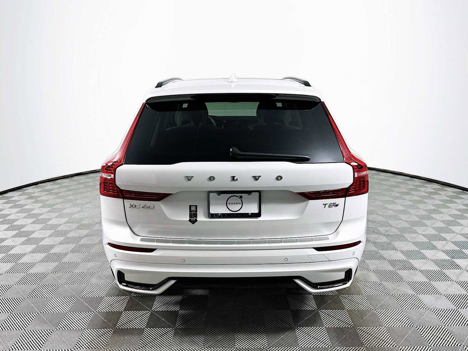 Certified 2025 Volvo XC60 T8 Plus w/ Protection Package Premier image 5