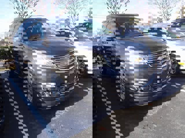 Used 2015 Chevrolet Traverse LT w/ Style and Technology Package image 3