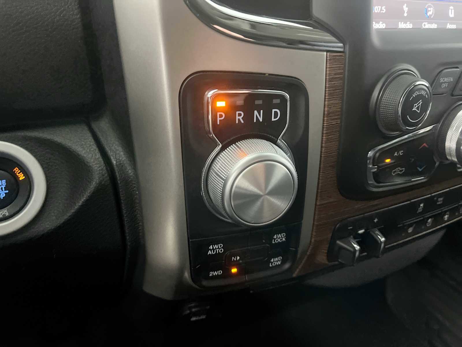 Used 2018 RAM 1500 Laramie w/ Convenience Group AWD/4WD image 27