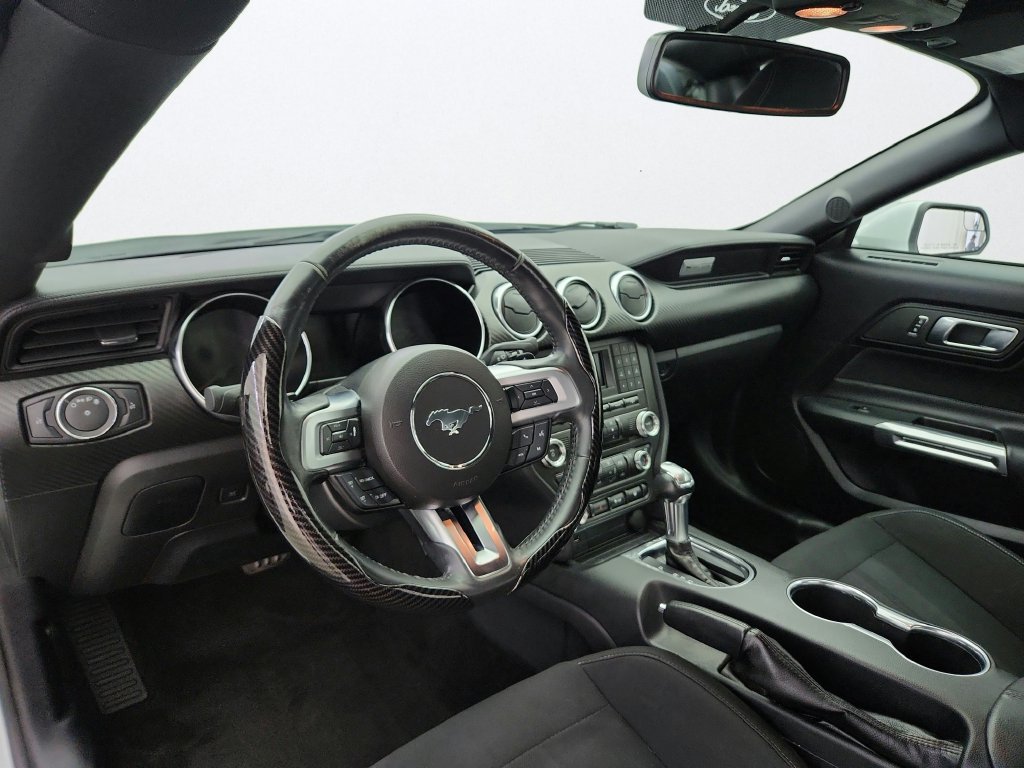 Used 2018 Ford Mustang Coupe RWD image 9