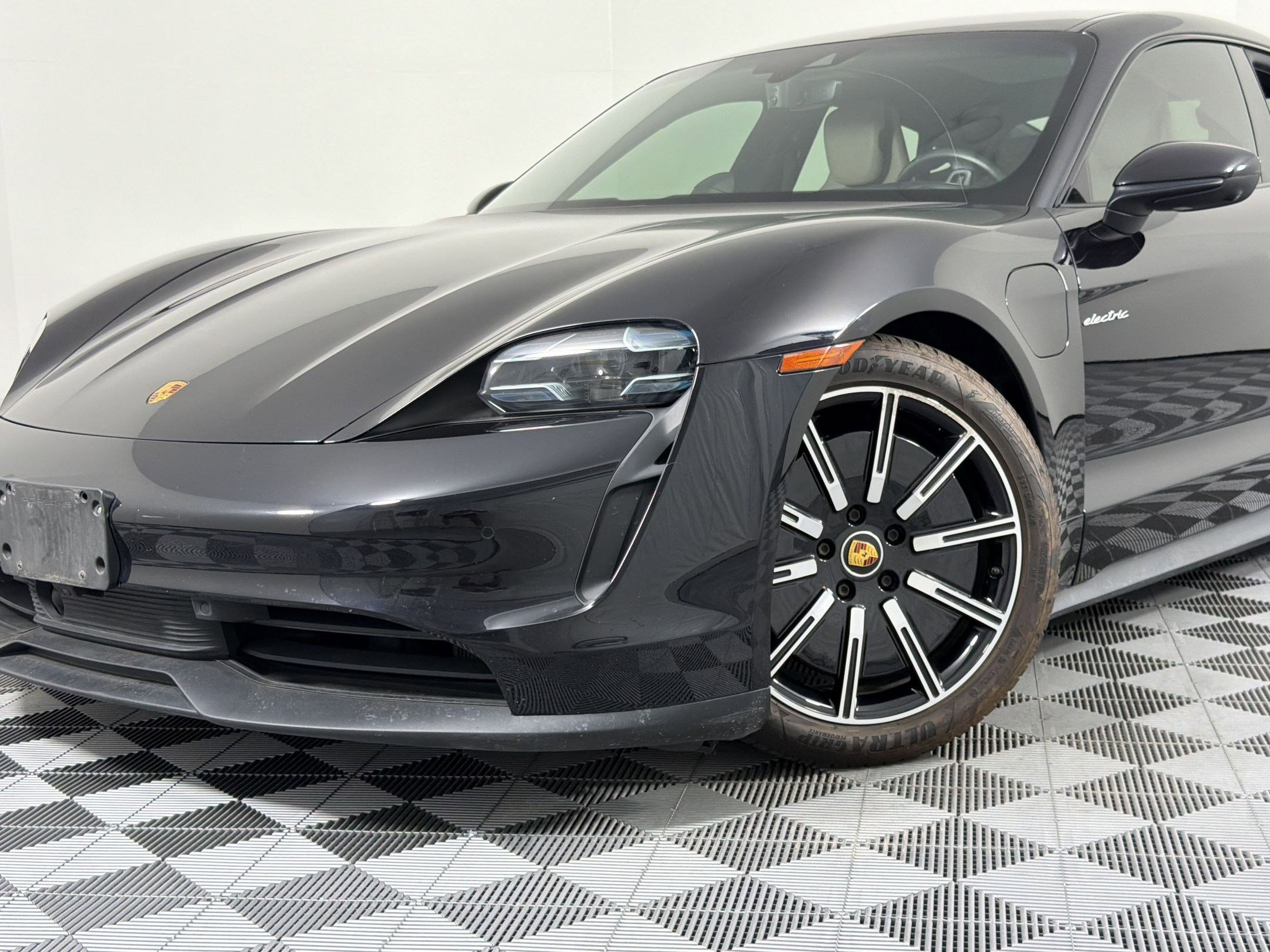 Certified 2021 Porsche Taycan 4S AWD/4WD image 6
