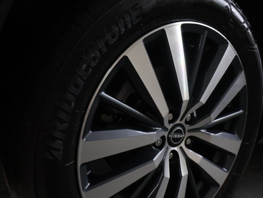 Used 2022 Nissan Pathfinder Platinum image 31