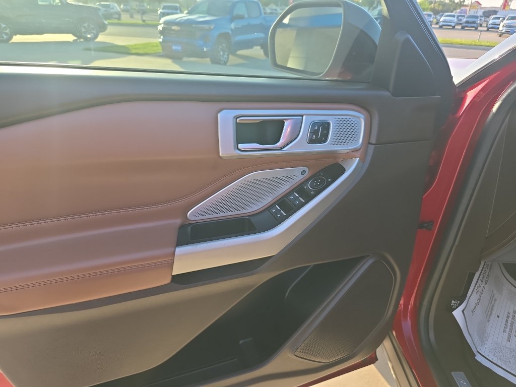 Used 2022 Ford Explorer King Ranch w/ Technology Package AWD/4WD image 15