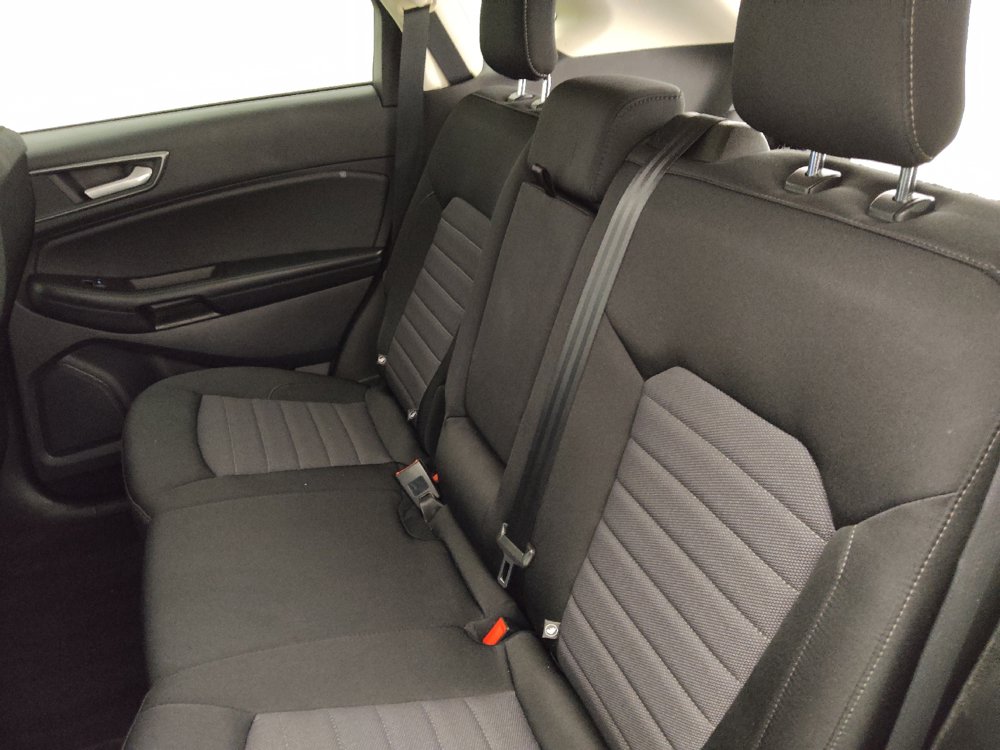 Used 2020 Ford Edge SE FWD image 18