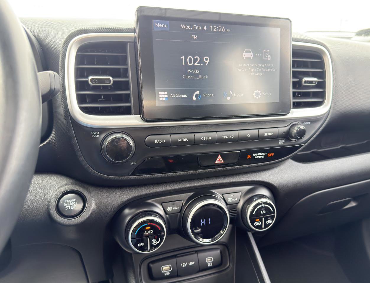 Used 2024 Hyundai Venue SEL FWD image 49