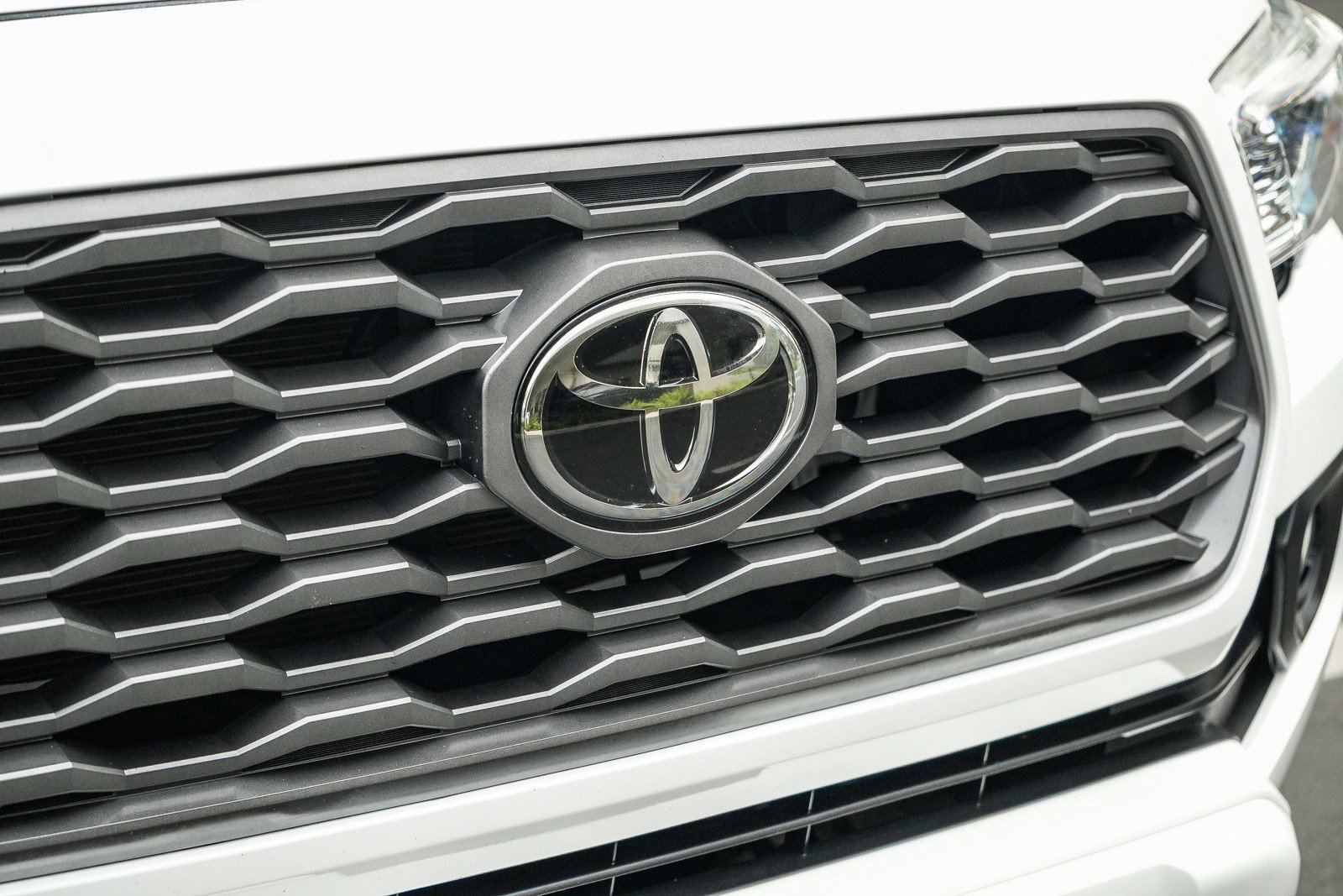 Used 2021 Toyota Tacoma TRD Sport w/ Technology Package AWD/4WD image 9