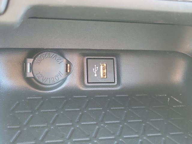 Used 2025 Toyota RAV4 XLE FWD image 27