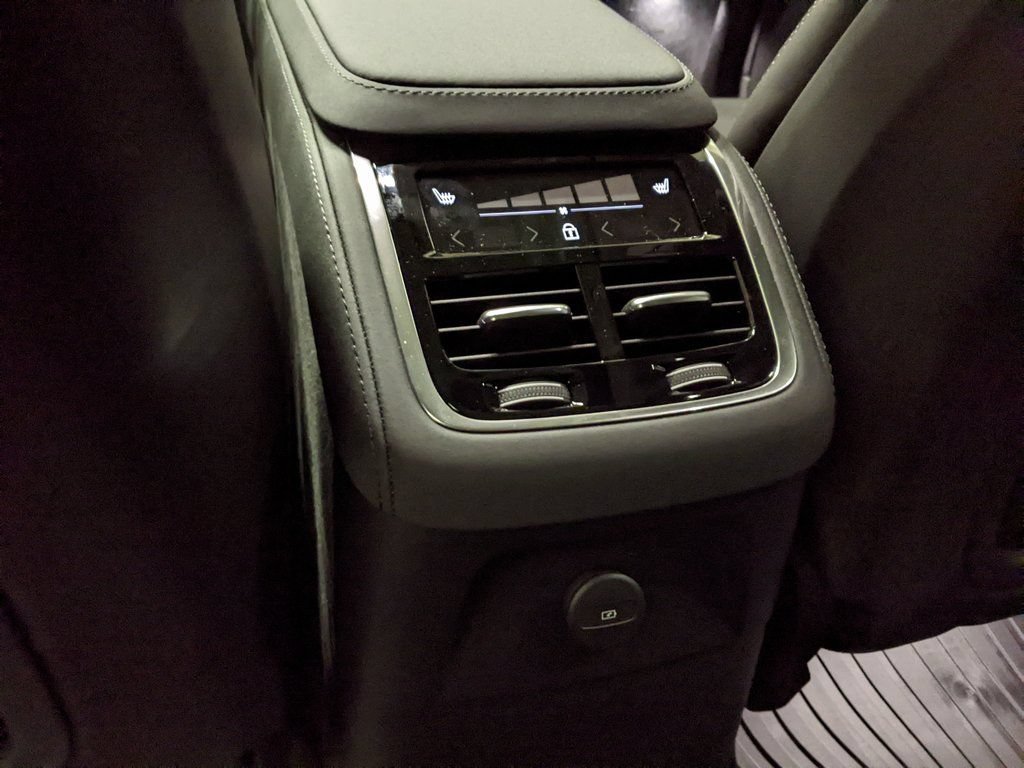 New 2026 Volvo XC90 T8 Ultra w/ Protection Package Premier AWD/4WD image 24