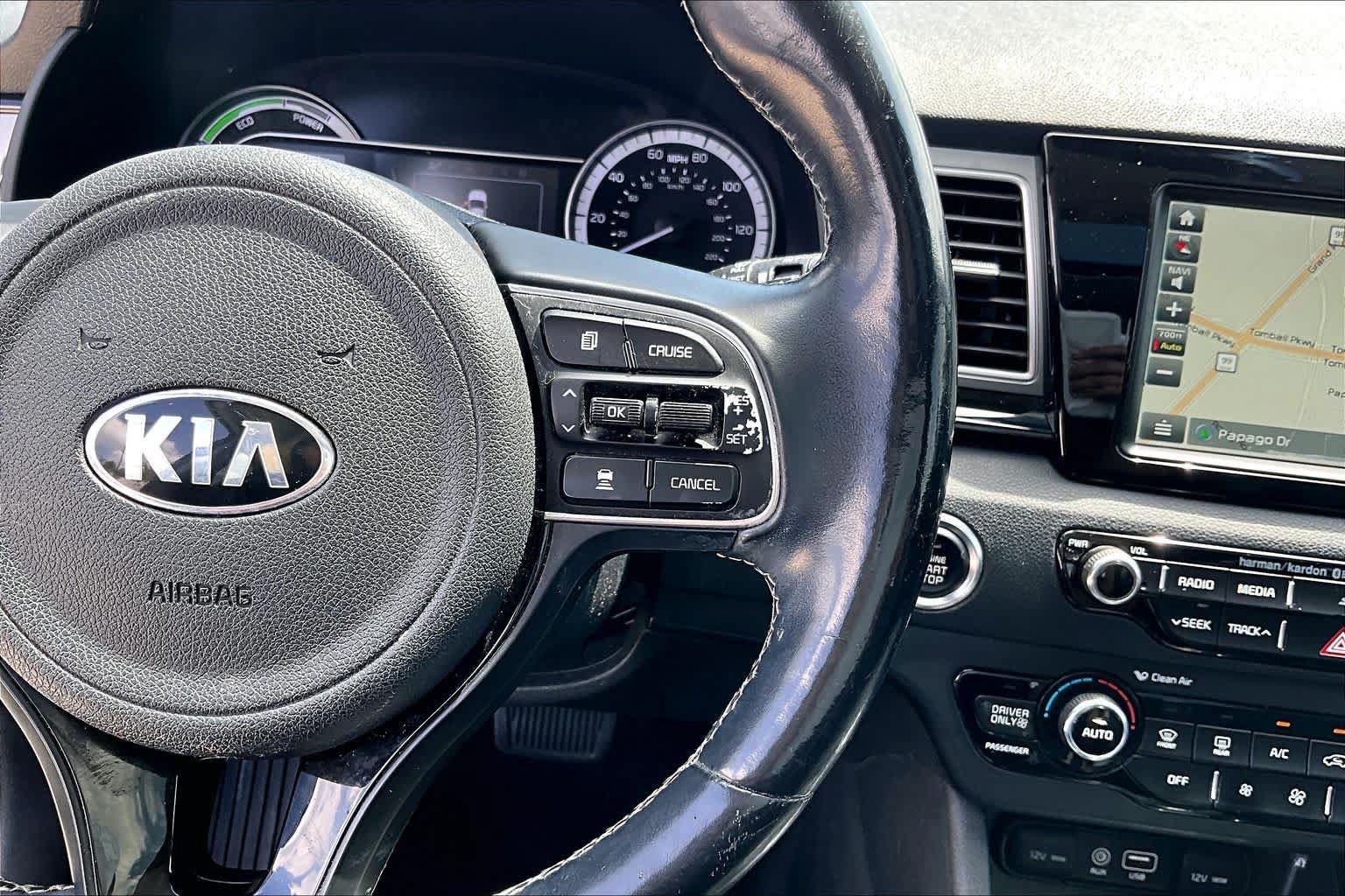 Used 2018 Kia Niro Touring FWD image 23