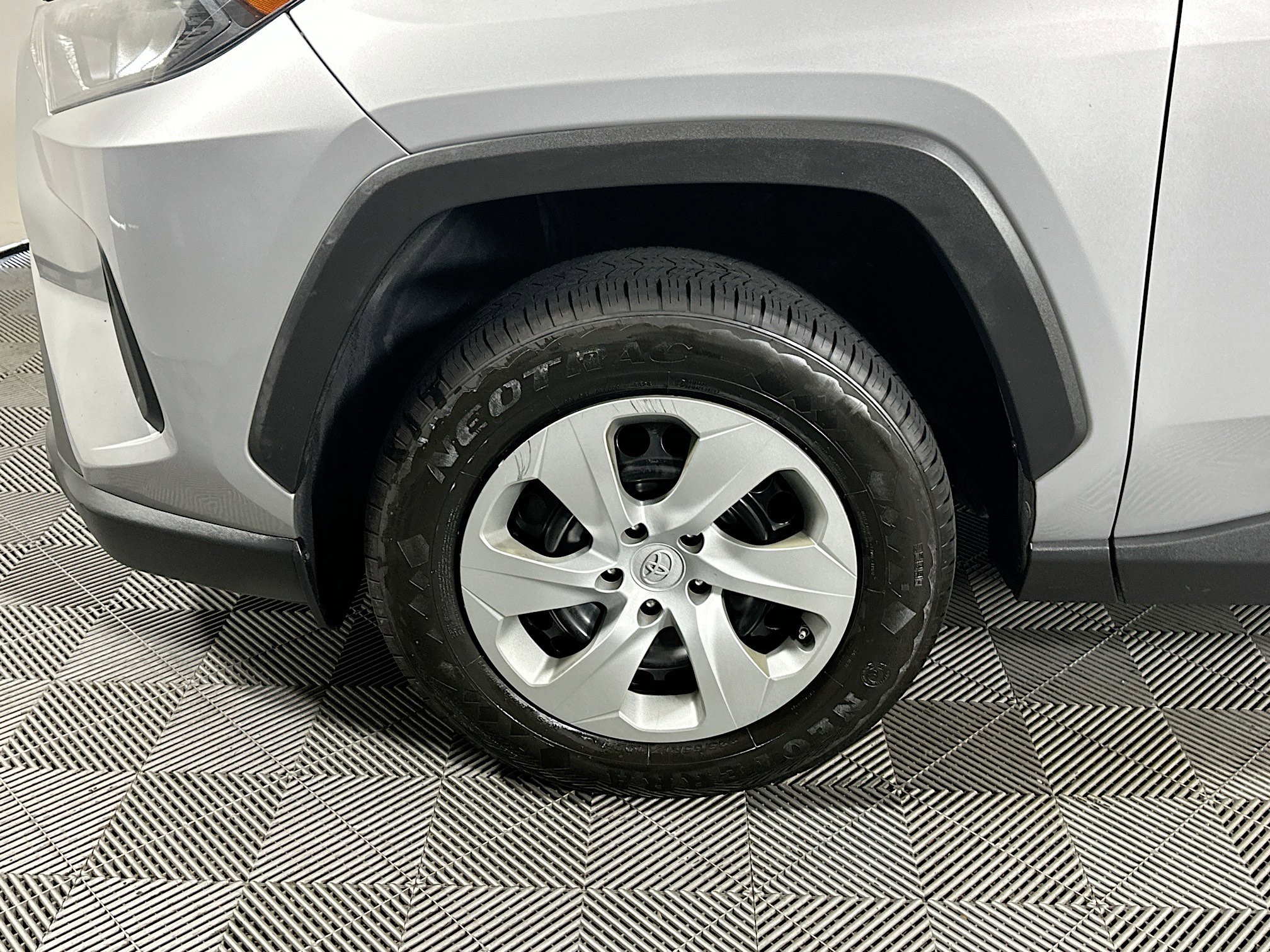 Used 2021 Toyota RAV4 LE FWD image 11