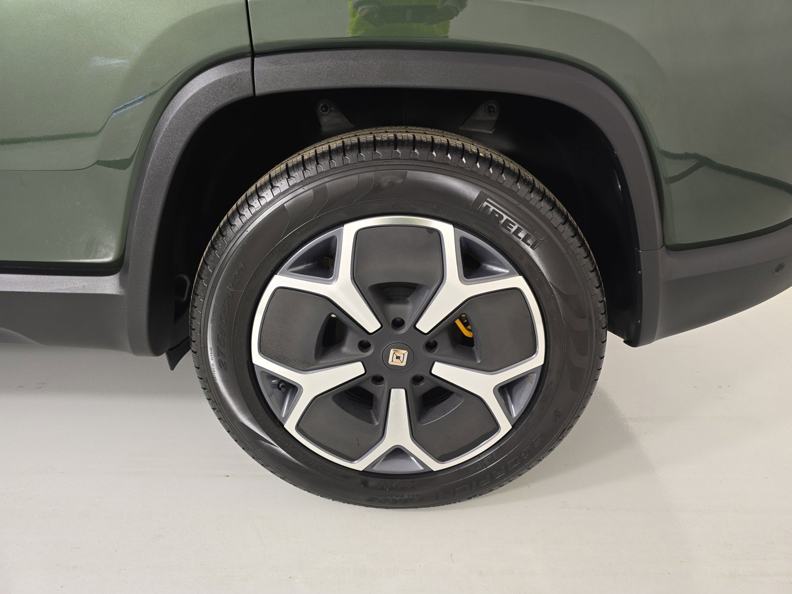 Used 2024 Rivian R1S Adventure AWD/4WD image 10