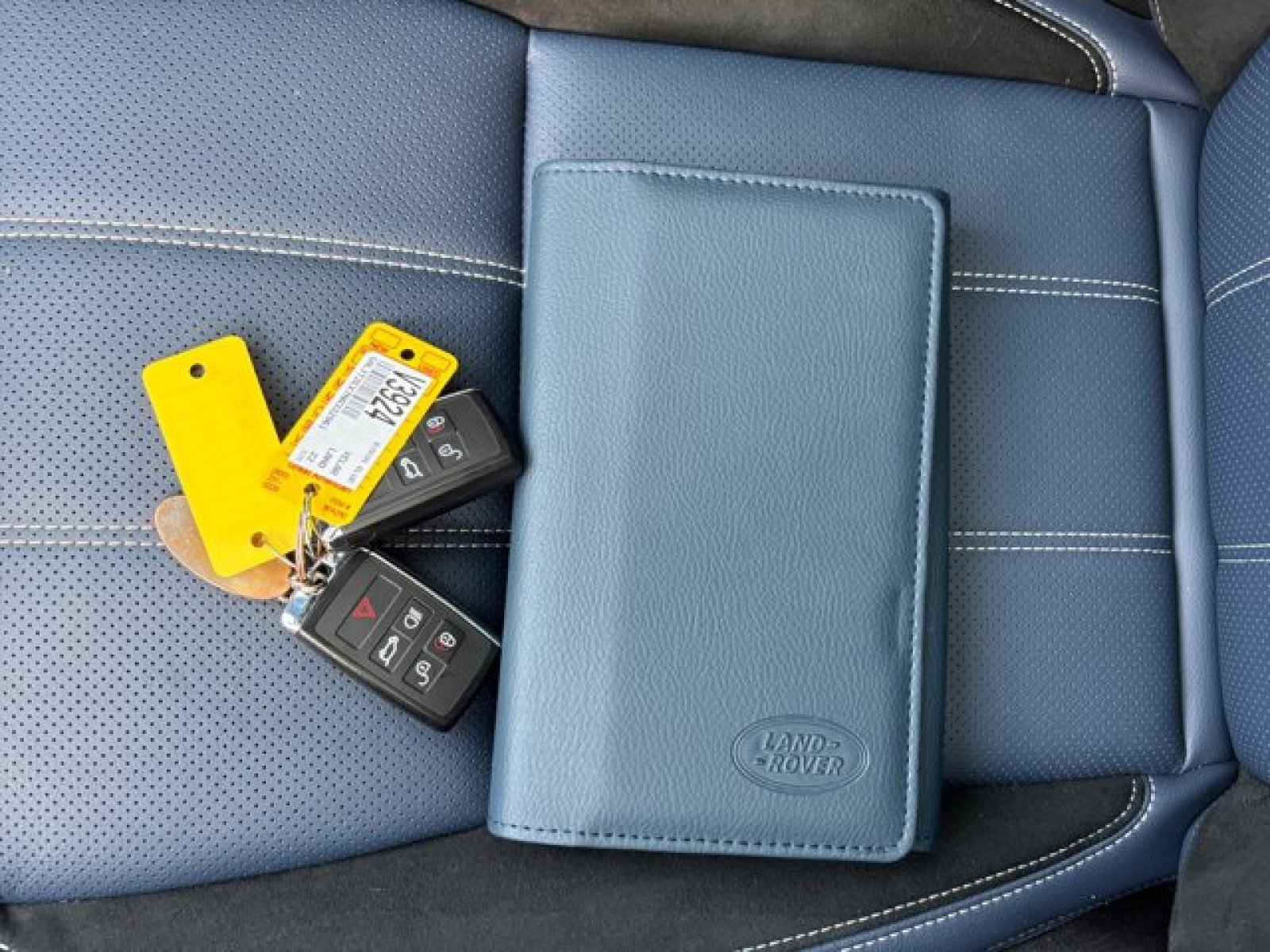 Certified 2022 Land Rover Range Rover Velar R-Dynamic S image 22