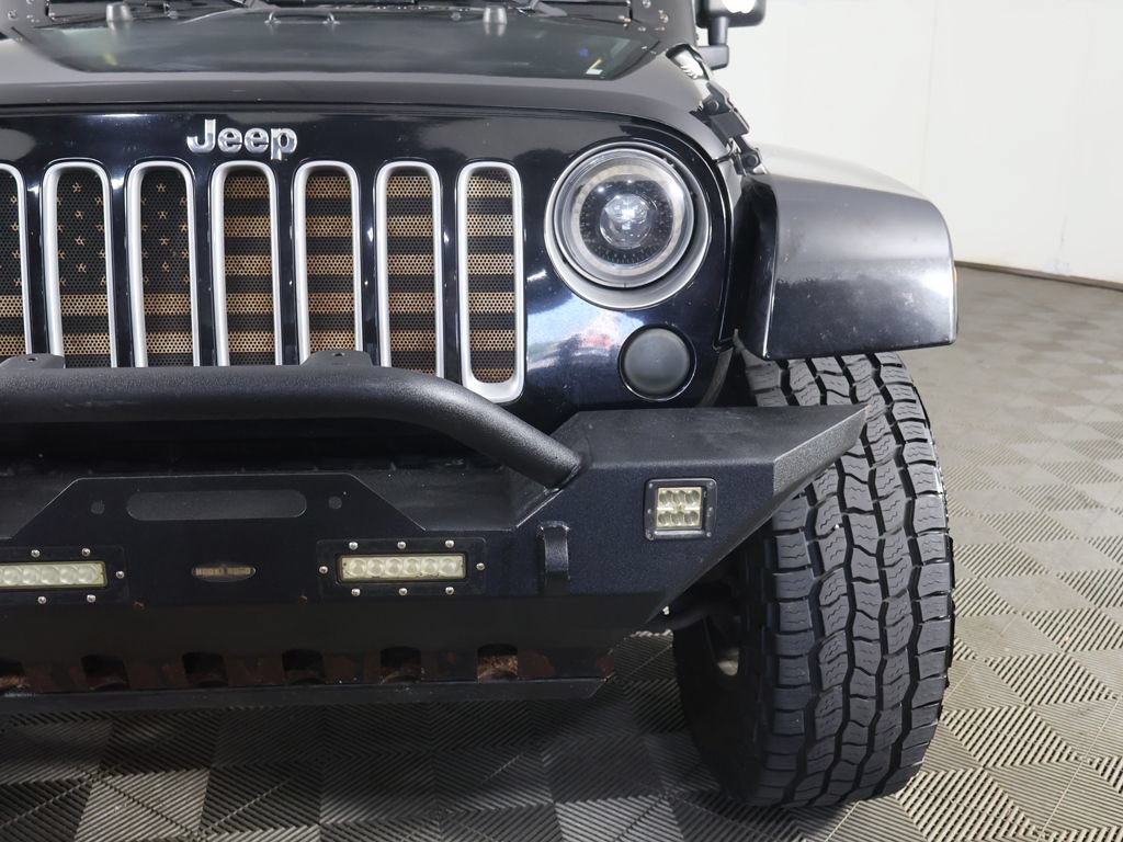 Used 2016 Jeep Wrangler Unlimited Sahara w/ Connectivity Group AWD/4WD image 11