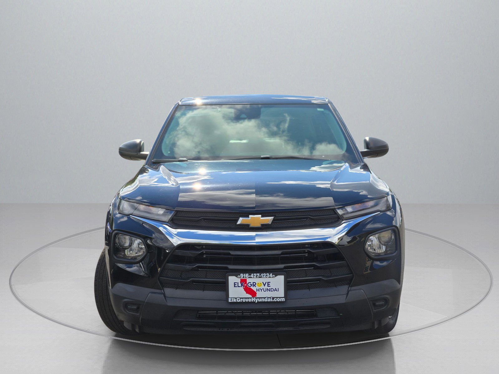Used 2023 Chevrolet TrailBlazer LS image 2