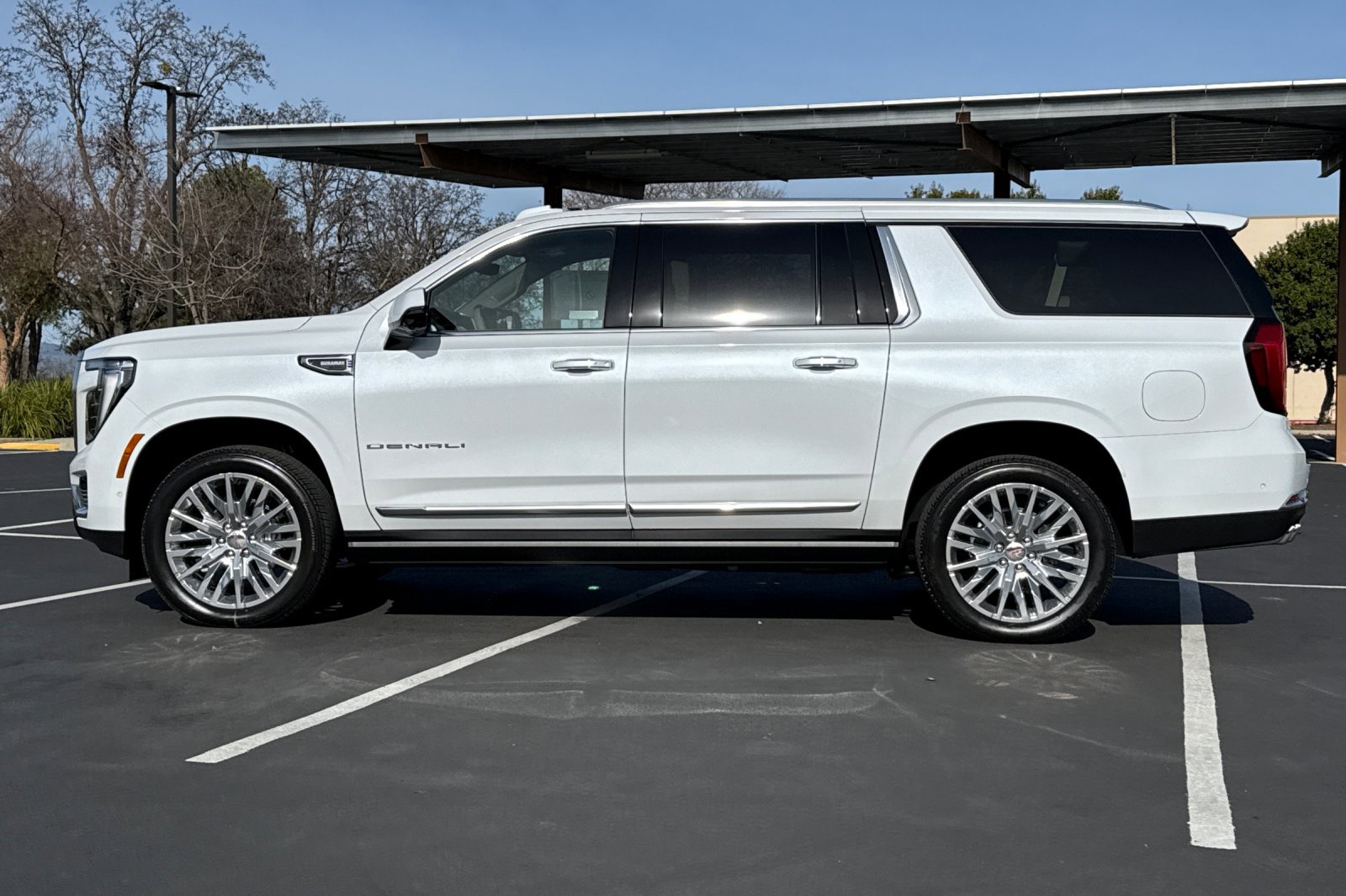 New 2026 GMC Yukon XL Denali w/ Denali Reserve Package image 8
