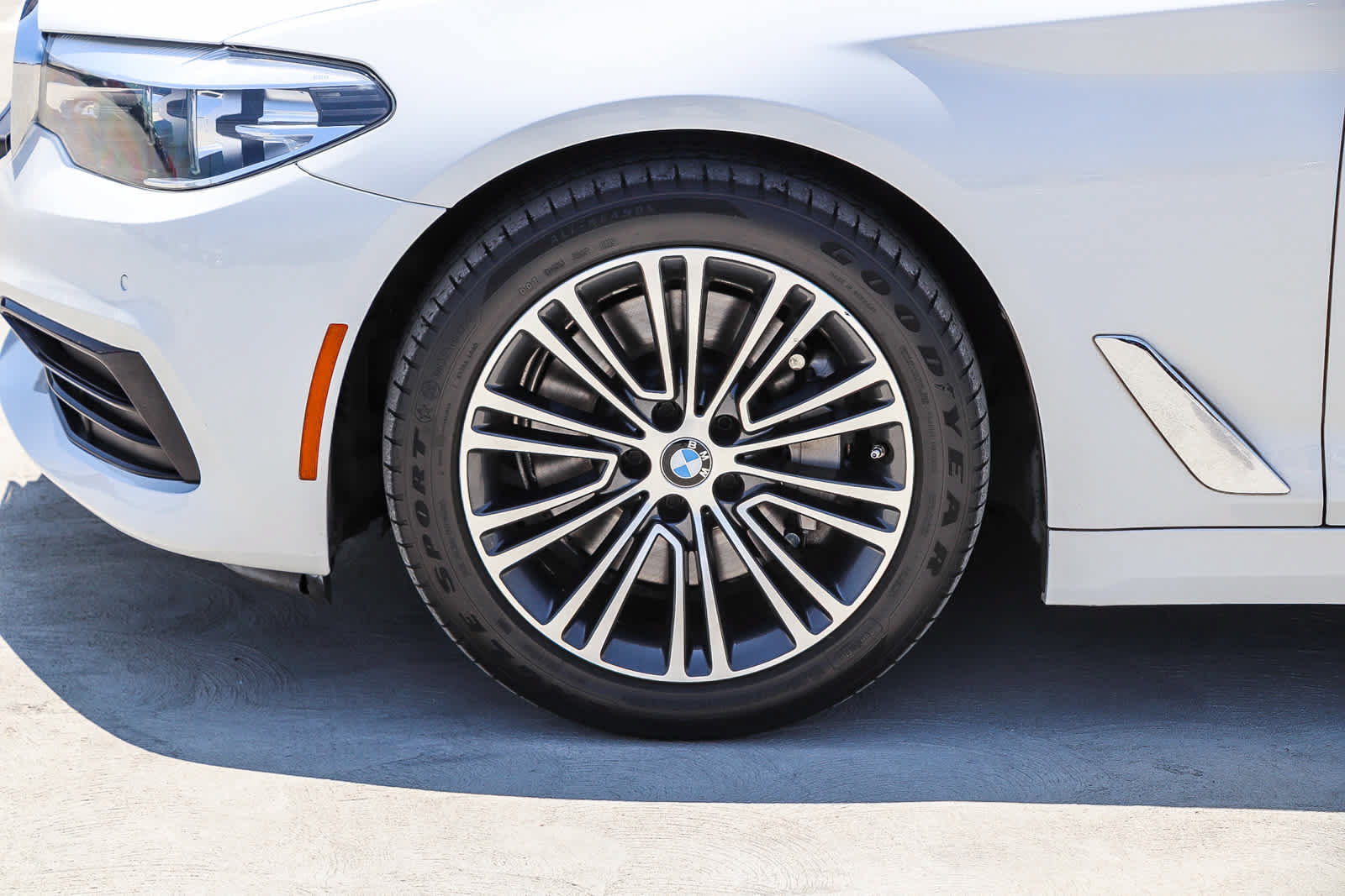 Used 2019 BMW 530i RWD image 11