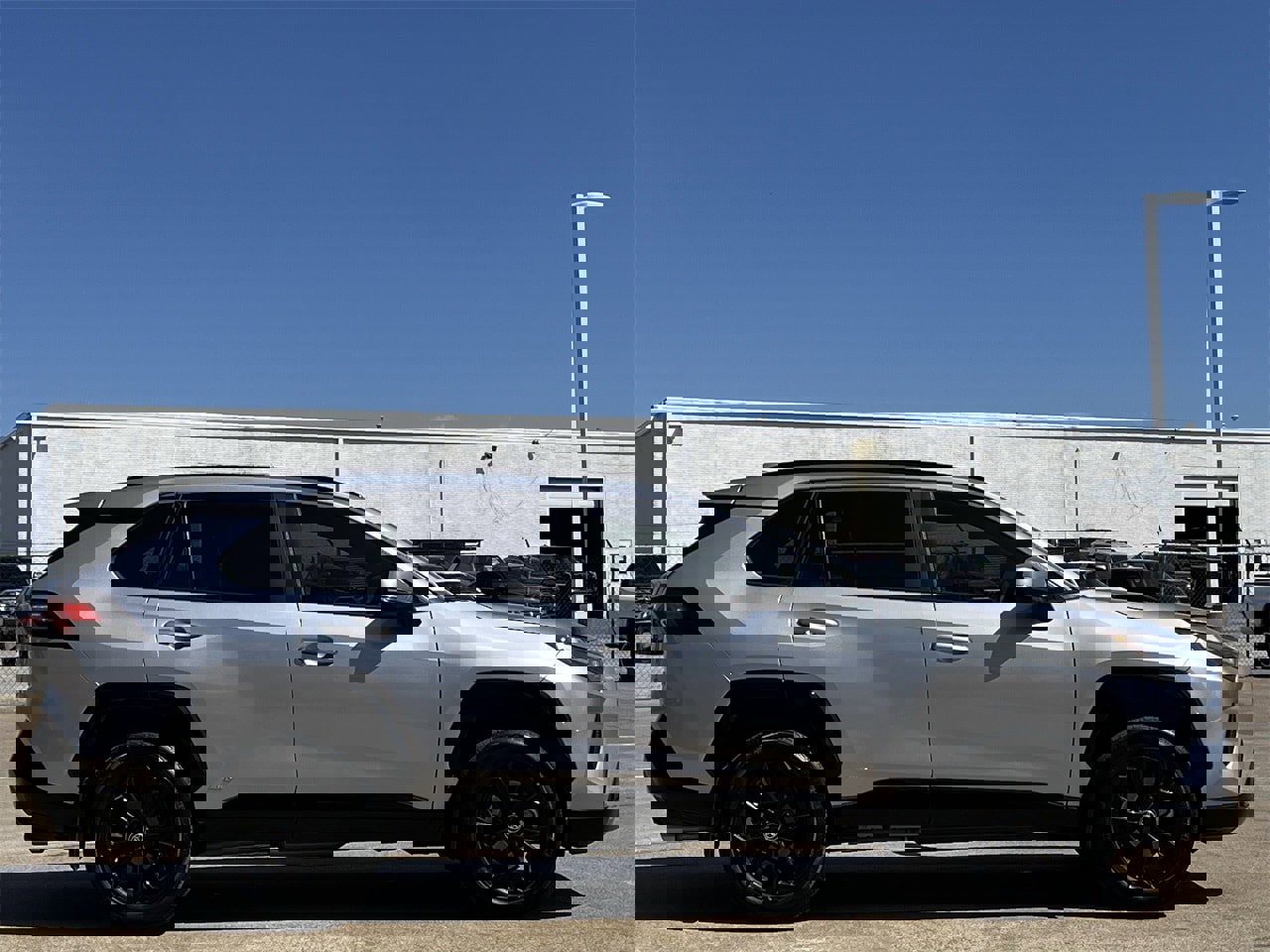 Used 2024 Toyota RAV4 SE image 3