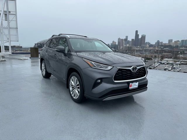 Certified 2025 Toyota Highlander Platinum image 1