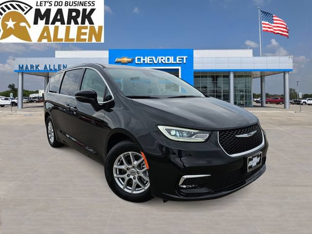 Used 2023 Chrysler Pacifica Touring-L FWD image 1
