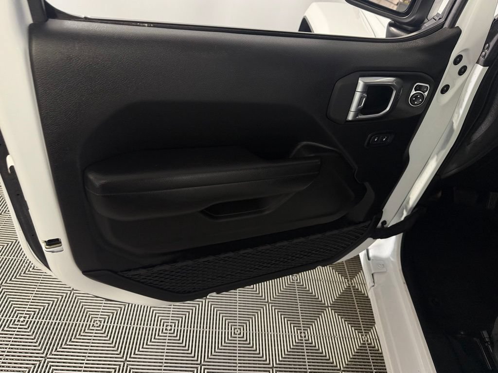 Used 2024 Jeep Wrangler Unlimited AWD/4WD image 25