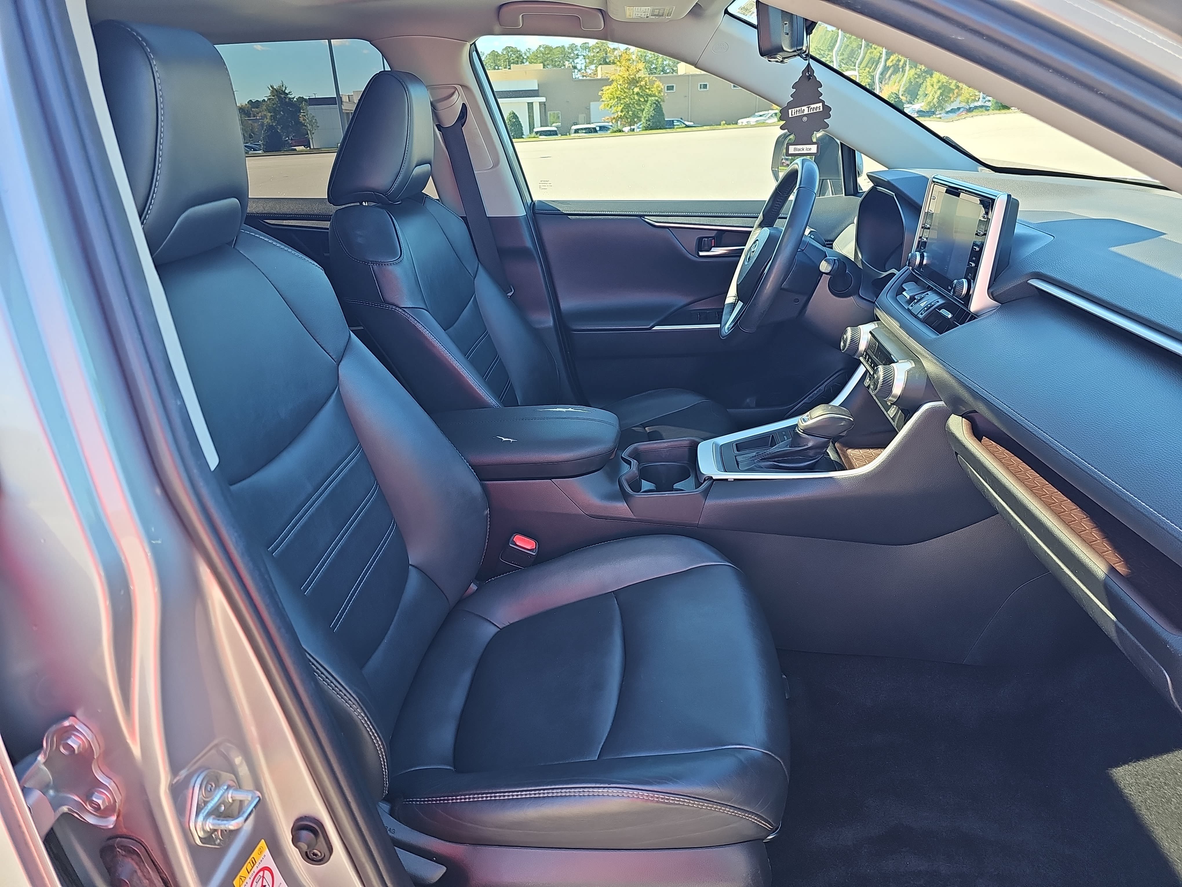 Used 2019 Toyota RAV4 Limited FWD image 10