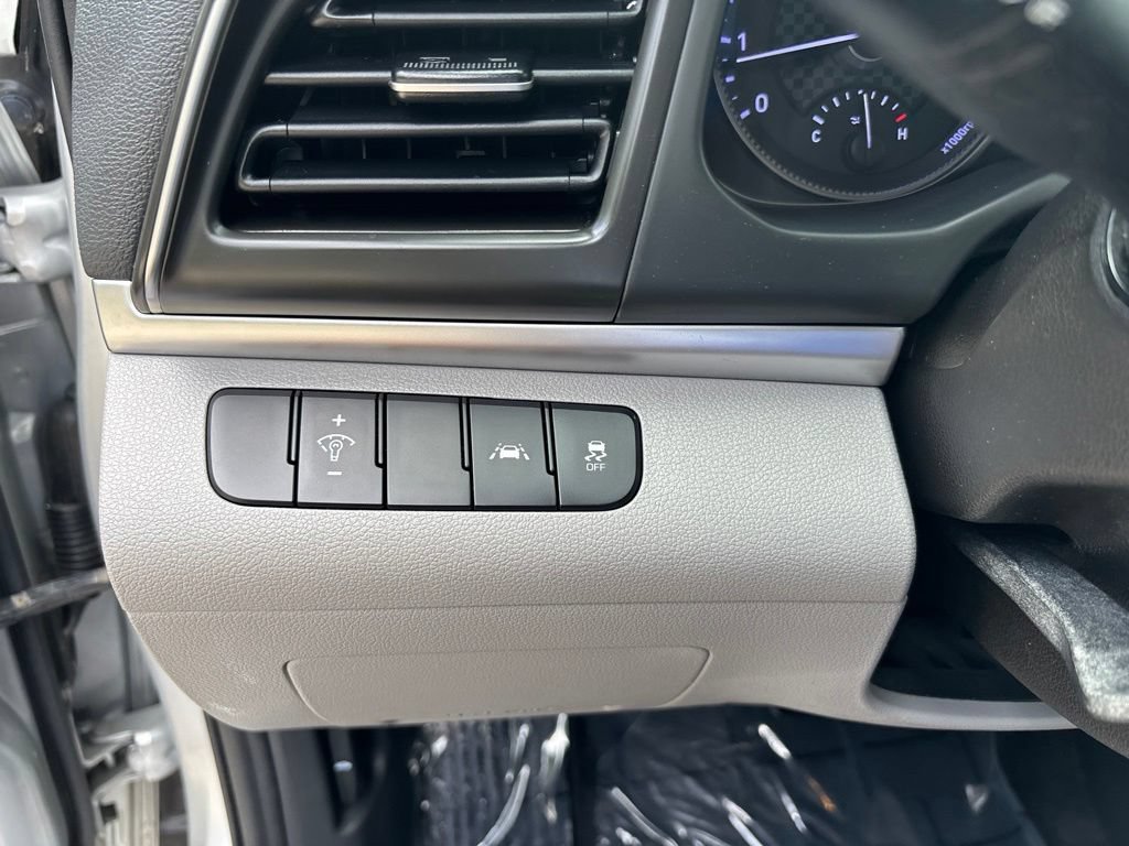 Used 2020 Hyundai Elantra SE FWD image 27