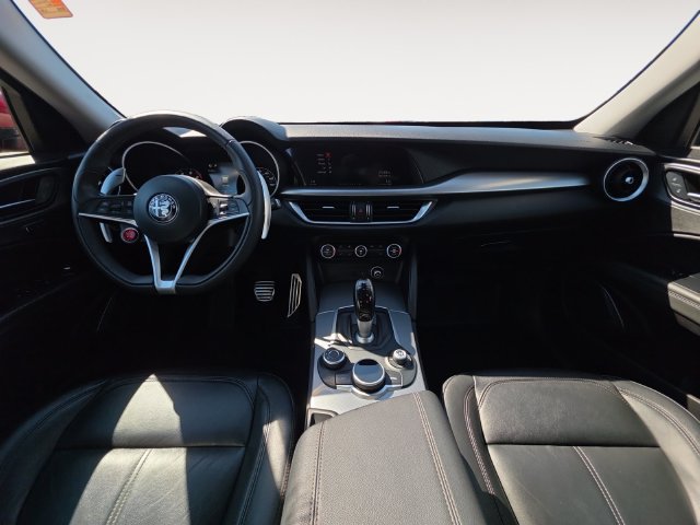 Used 2018 Alfa Romeo Stelvio Sport w/ Quick Order Package 22J Sport AWD/4WD image 10