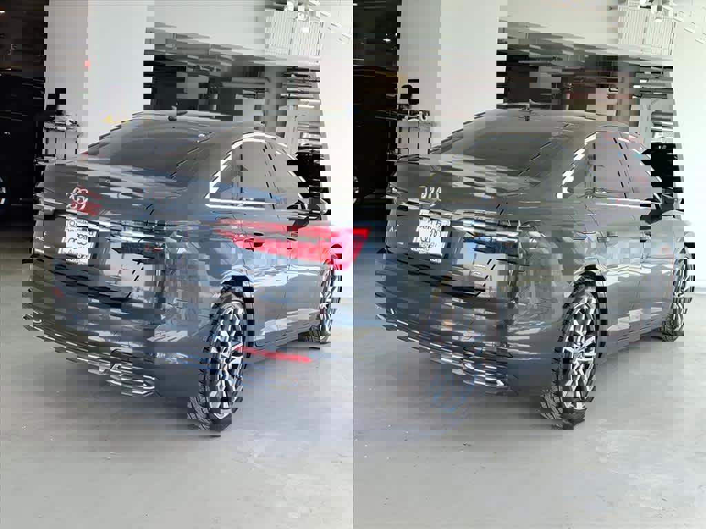 Used 2023 Audi A6 Premium Plus w/ Premium Plus Package image 4